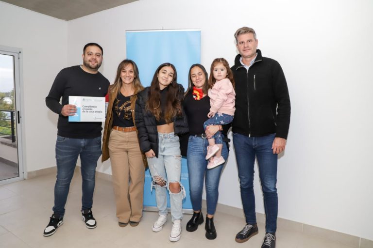 Scatolini y Galmarini entregaron viviendas Procrear en Tigre
