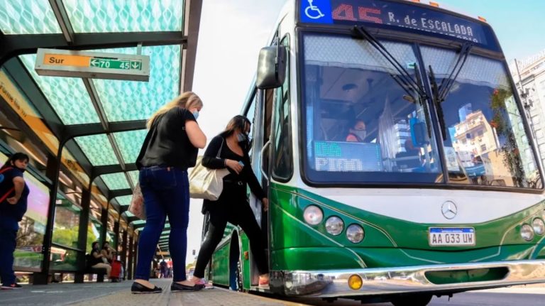 Aumentaron los boletos de colectivos y trenes en el AMBA