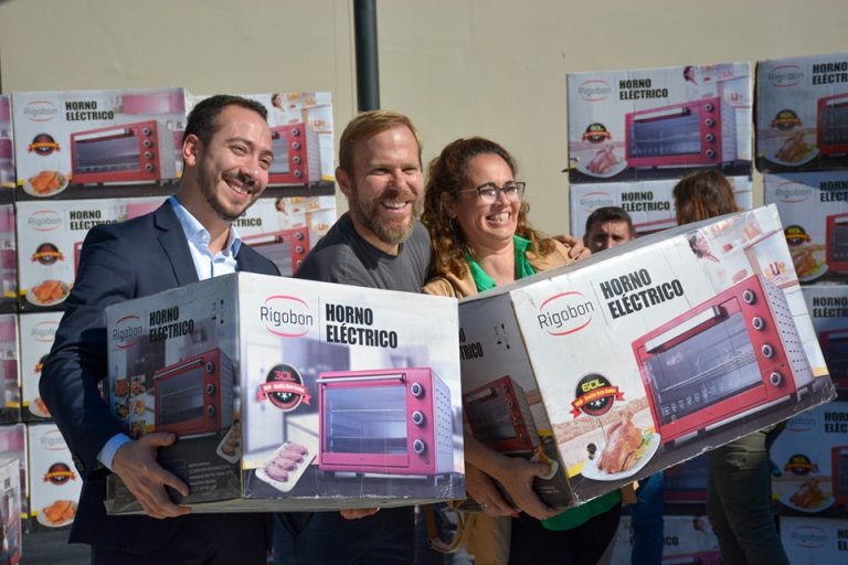 Entregaron casi mil hornos a instituciones de Ezeiza