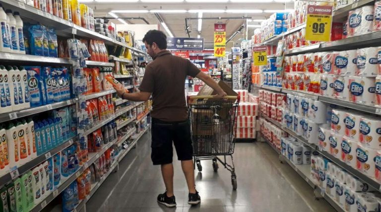 La inflación volvió a superar su techo y aumentó el 8,4% en abril