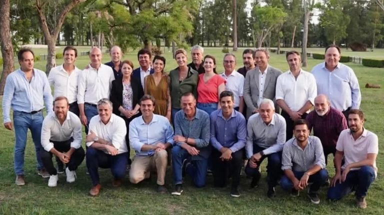 Piden a la Corte Suprema que suspenda la re-reelección de intendentes bonaerenses