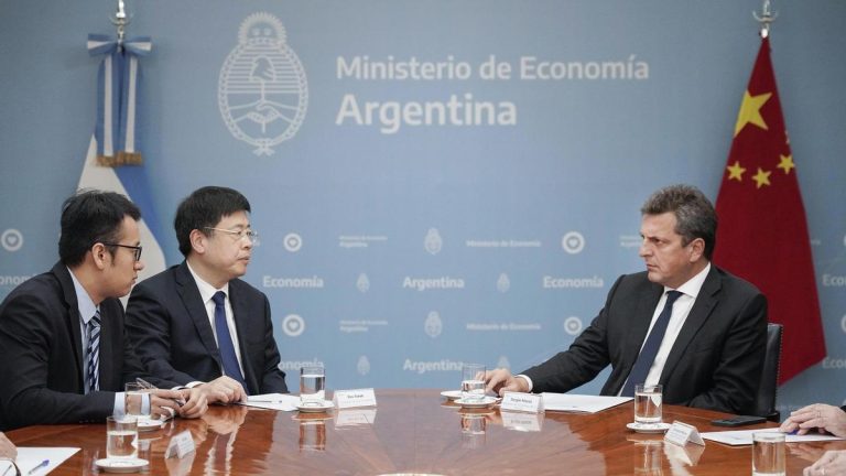 Massa se reunió con empresarios en el inicio de su agenda en China