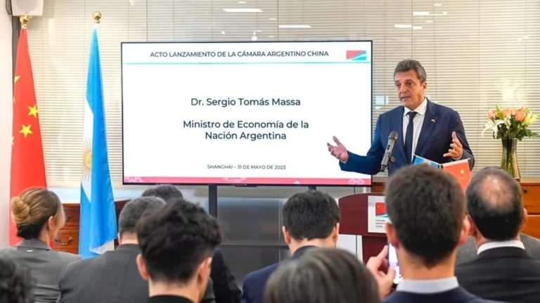 Massa anunció en China un intercambio comercial directo en yuanes sin intermediación