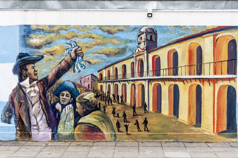 Mural en homenaje a la Revolución de Mayo en Brown