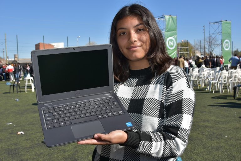 Más de 3.700 netbooks para estudiantes de Merlo