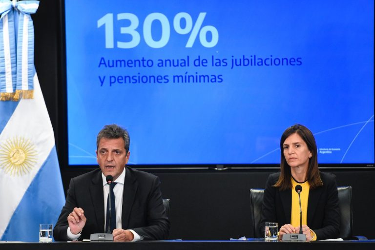 Massa y Raverta anunciaron un aumento de 21% para jubilados