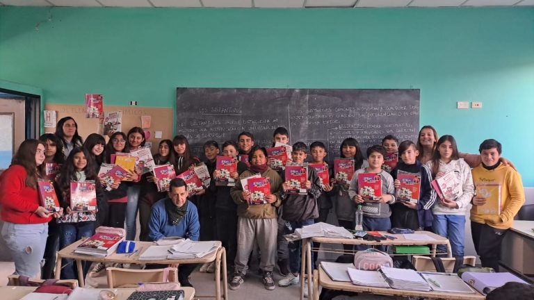 Entregan libros en escuelas de Presidente Perón