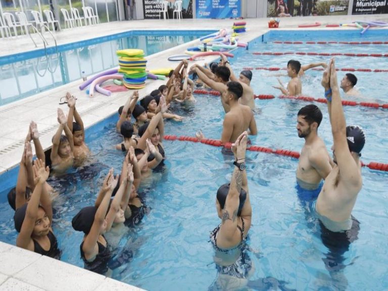 Avanza programa Aprendiendo a Nadar en Lomas