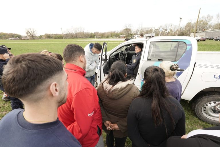 Capacitan conductores de móviles policiales en Esteban Echeverría