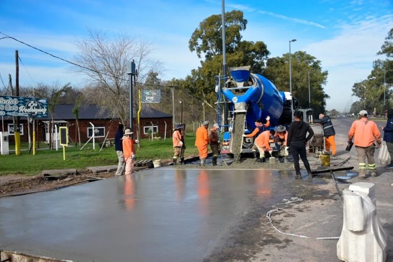 Pavimentan Calle 50 en barrio Roll Este