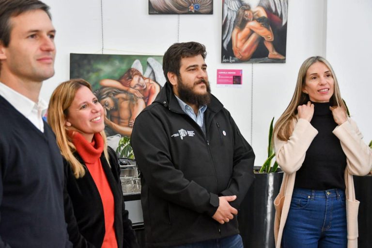Entregan maquinaria para centro de formación laboral en San Vicente