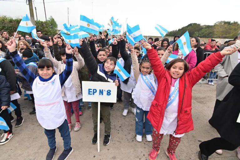 Celebraron Día de la Bandera en Domselaar