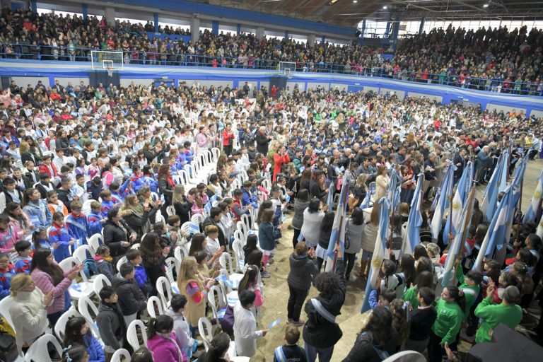 Alumnos juraron la bandera en Ituzaingó
