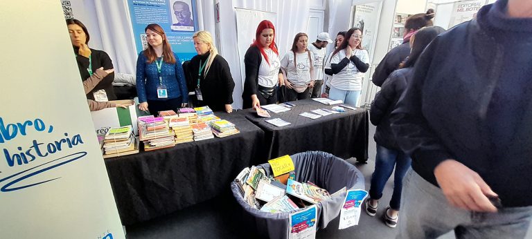 Recolectaron libros en campaña solidaria en Brown