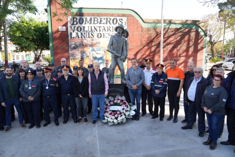 Grindetti y Kravetz entregaron medallas a bomberos de Lanús