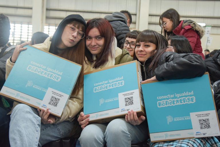Entregaron netbooks en San Martín
