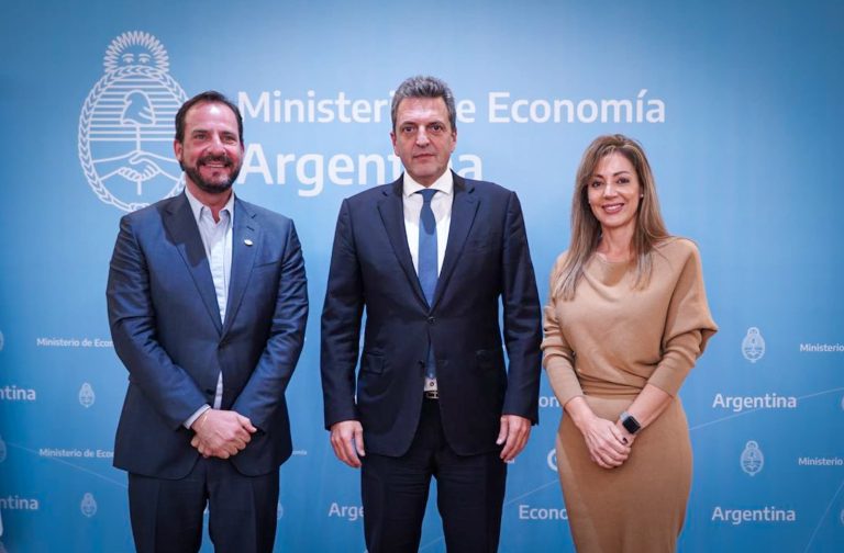Sujarchuk, Massa y Royon firman convenio para ampliar la red de gas natural de Escobar