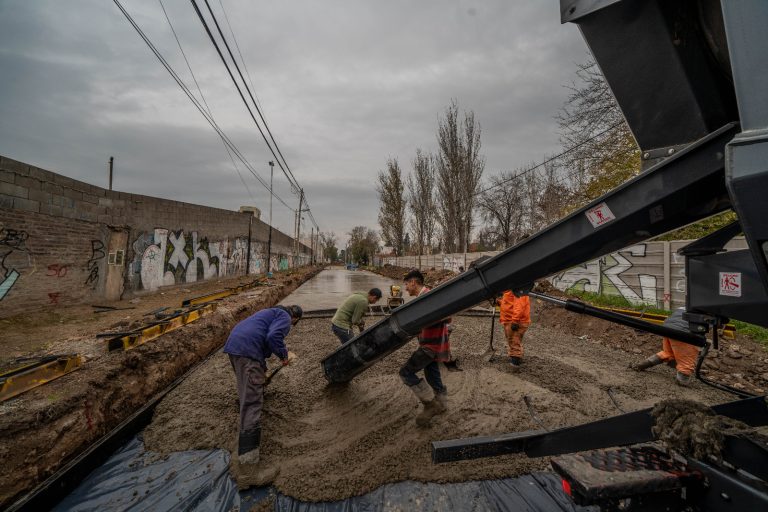 Labores de pavimentación en Moreno Centro