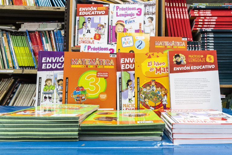 Entregaron libros a escuelas de Almirante Brown