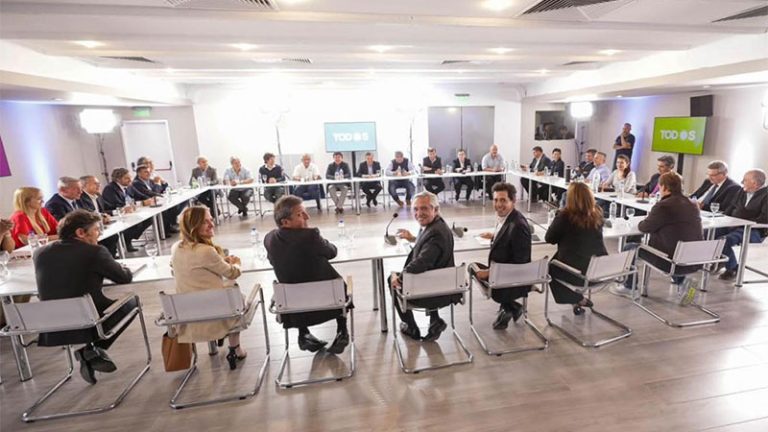 Unión por la Patria, el flamante nombre del oficialismo tras una jornada de discusión y tensión