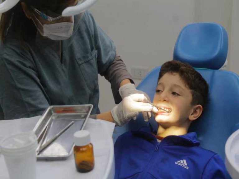 Ya se colocaron más de 620 prótesis dentales en el Hospital Odontológico de Lomas