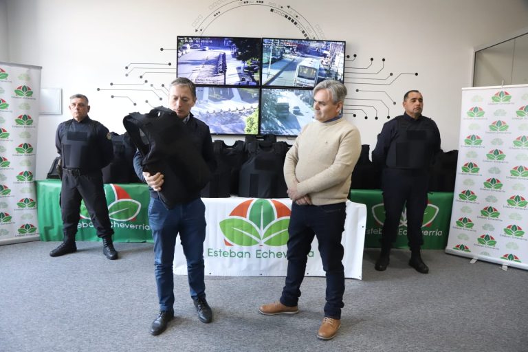 Entregan chalecos antibalas para Guardia Urbana de Esteban Echeverría