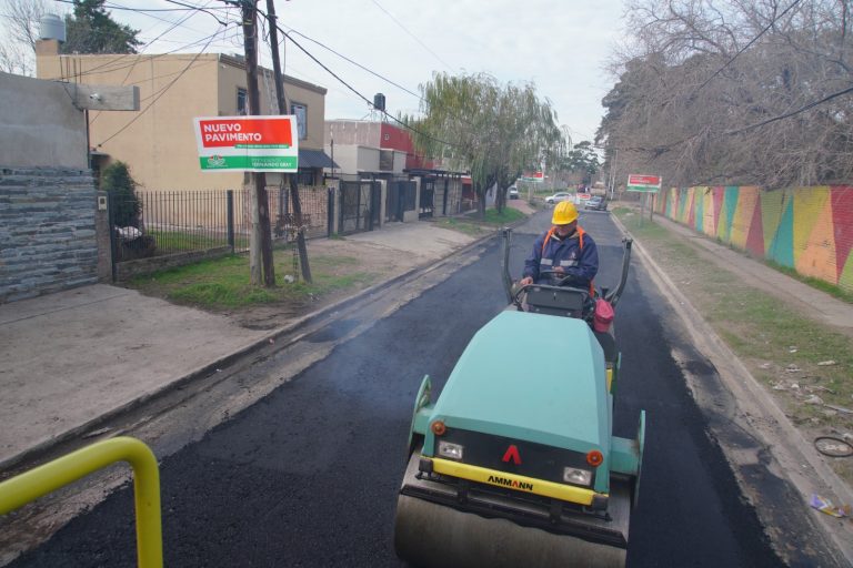 Labores de bacheo en Monte Grande