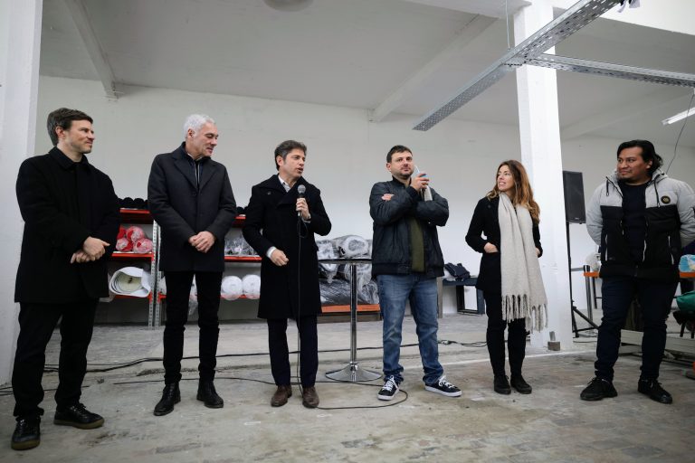 Kicillof se mostró junto a Grabois en una cooperativa de Berisso