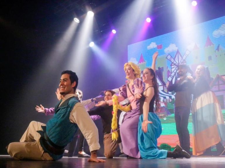 Miles de chicos disfrutaron show culturales en Lomas