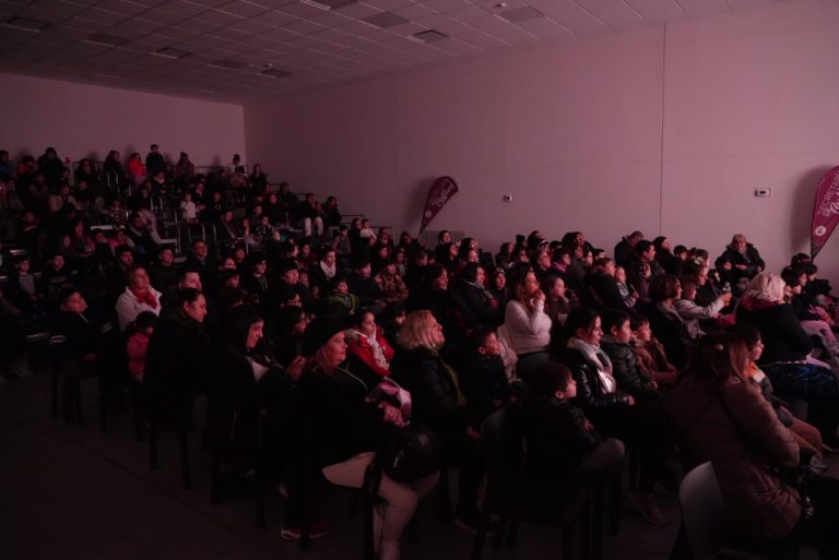 Kravetz visitó espacios culturales en Lanús