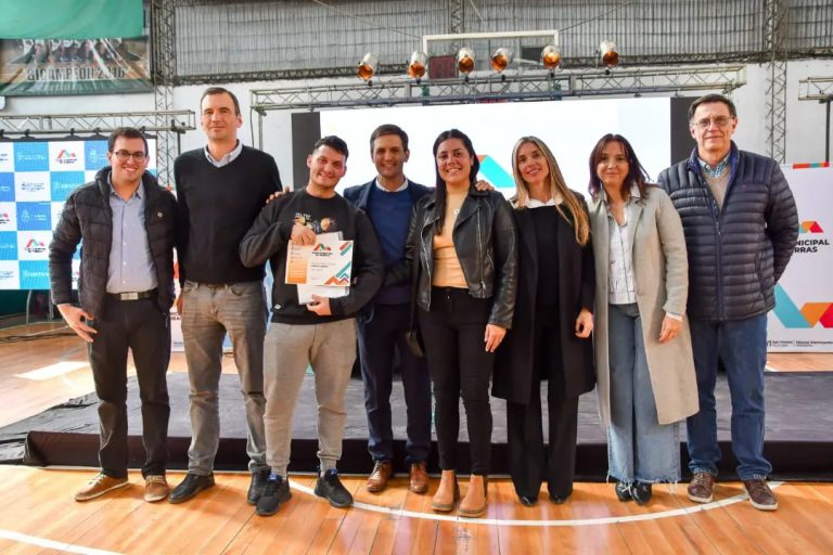 Adjudican hogares a vecinos de San Vicente