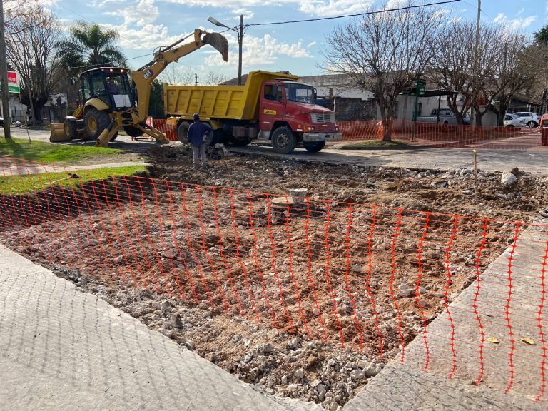 Labores de bacheo en Luis Guillón