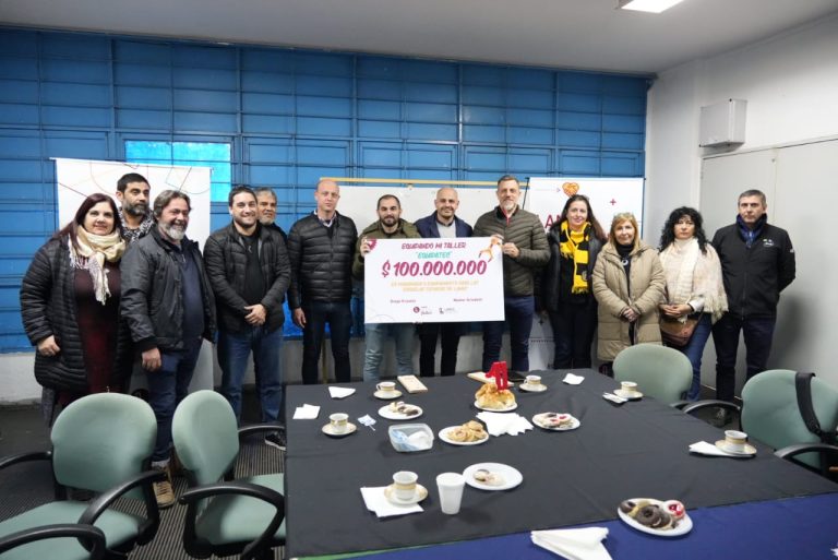 Equipan escuelas técnicas en Lanús