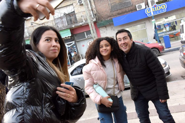Nardini recorrió el centro de Tortuguitas junto a Correa y Vivona