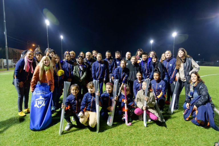 Inauguran cancha de hockey en club de Berazategui