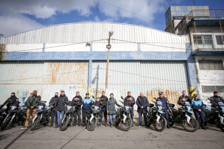 Entregan material para efectivos de Policía en Bernal Este