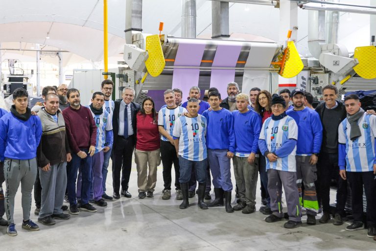 Alberto Fernández recorrió una planta tecnológica en San Martín