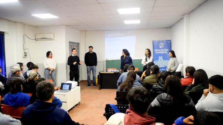 Encuentro de estudiantes secundarios en Pilar