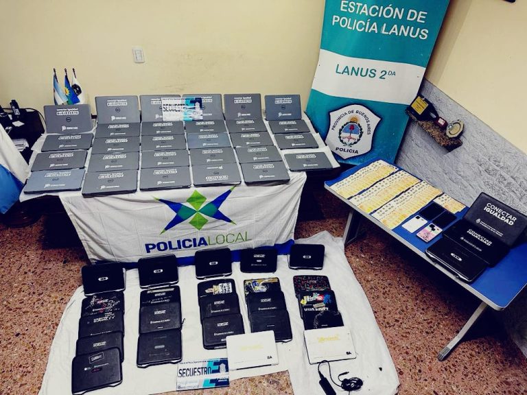 Detuvieron a dos personas que robaron notebooks de la escuela Piedrabuena
