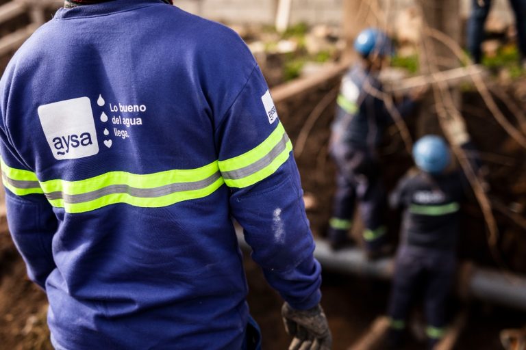 AySA tiene en ejecución 105 obras de agua y cloacas activas en Almirante Brown