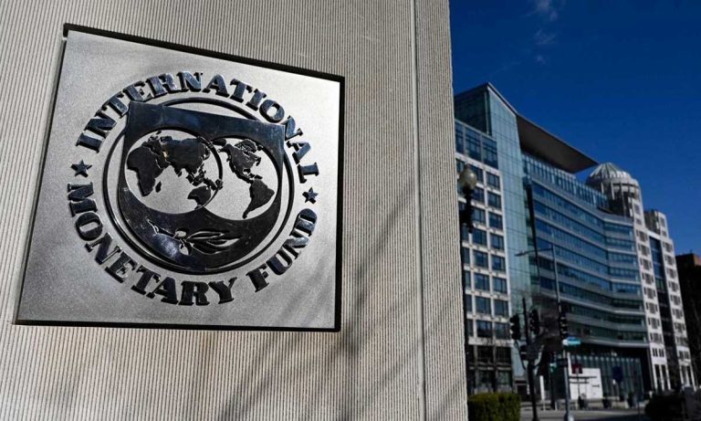 El FMI estima que la Argentina caerá 2,5% en 2023 y crecerá 2,8% en 2024