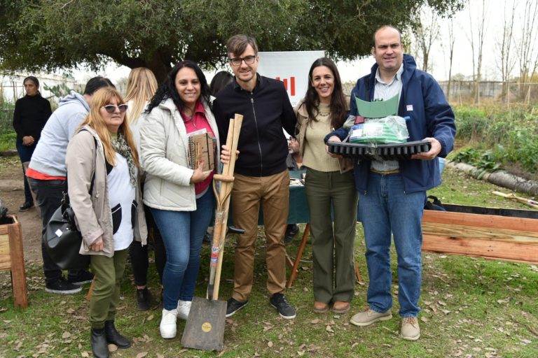 Entregan herramientas para cuidado ambiental a escuelas de Morón