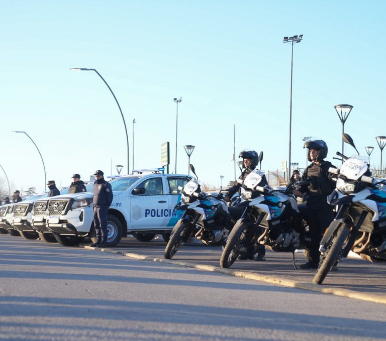 Entregan patrulleros en Merlo