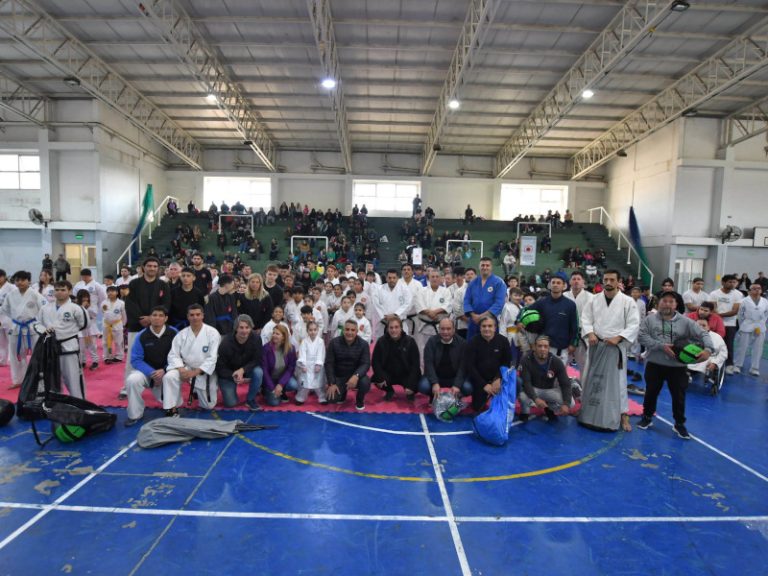 Entregaron recursos para escuelas de artes marciales en Varela 