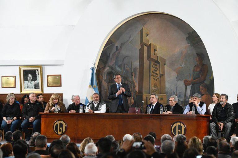 Massa ante la CGT: “Nunca me van a ver metido abajo de la mesa, siempre poniendo la cara”