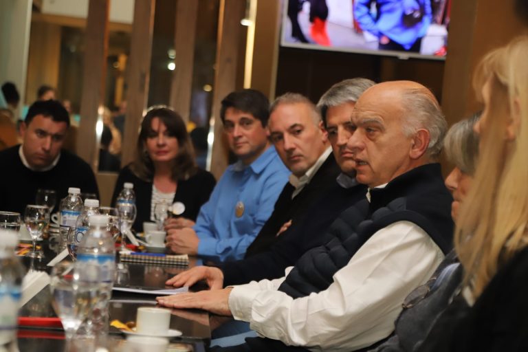 Grindetti propone a Kicillof y Santilli adherir a un compromiso para sumar 190 días de clases