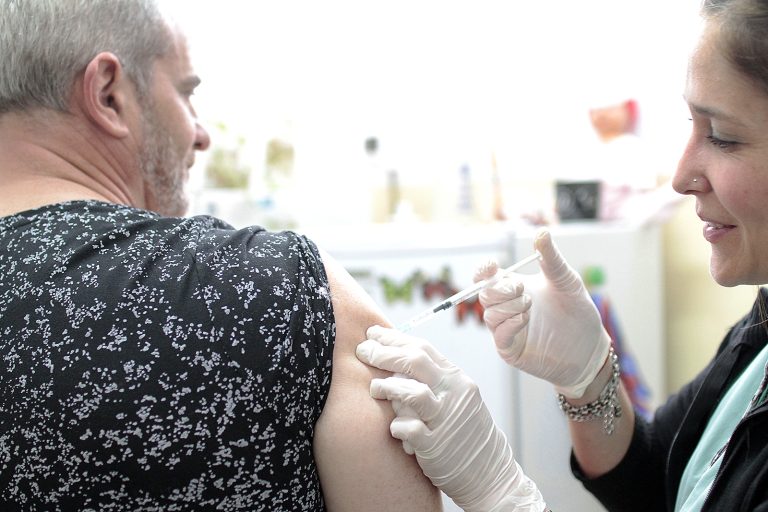 44 mil vecinos se aplicaron vacuna antigripal en Brown
