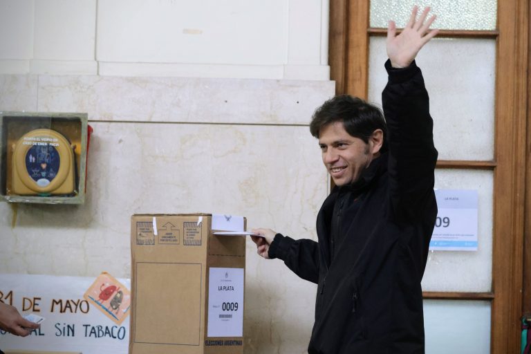 Kicillof votó y resaltó: “Nuestro pueblo tiene la oportunidad de poder decidir su futuro”