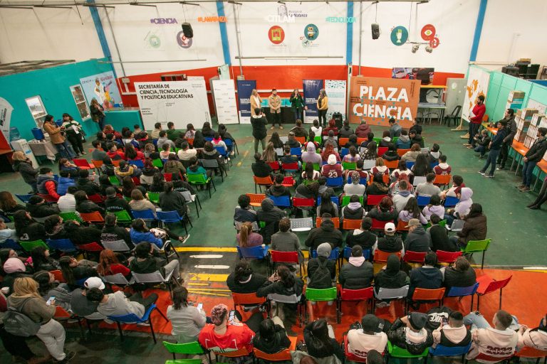 Nueva entrega de netbooks a más de 300 estudiantes de La Matanza