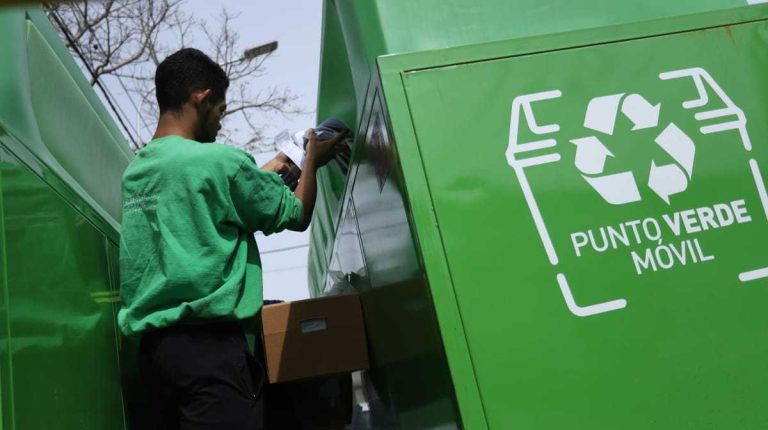 El Punto Verde Móvil llegó a las calles de Valentín Alsina